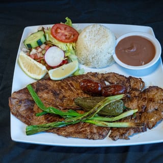 CARNE ASADA CON CHORIZO