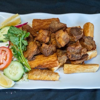 YUCA CON CHICHARON