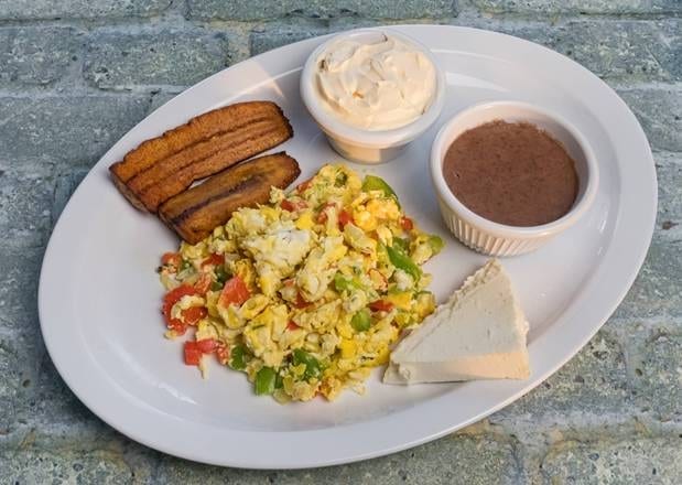 ORDEN DE HUEVOS REVUELTOS CON TODO.