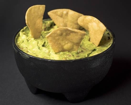 GUACAMOLE & CHIPS.