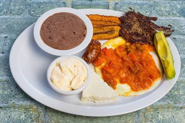 HUEVOS RANCHEROS.
